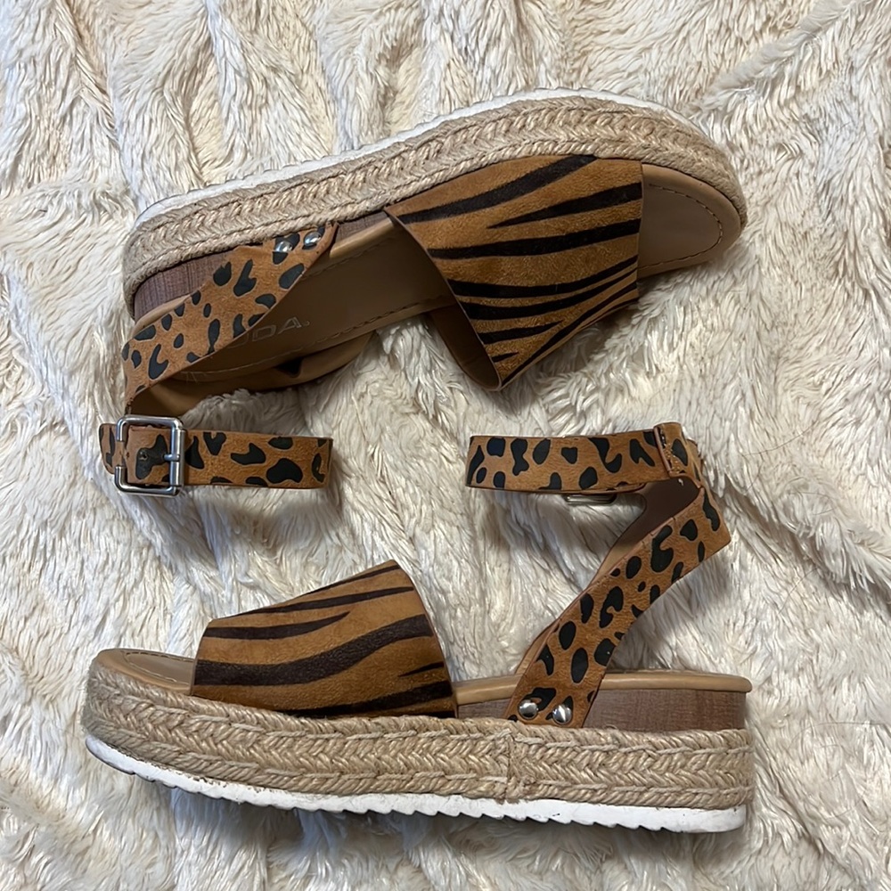 Soda tiger striped sandals. Size 8.5